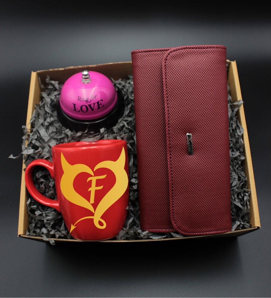 Sevgililer Gününe Özel, Kişiye Özel Kalp Baskılı Kırmızı Kupa & Aşk Zili & Kırmızı Kadın Cüzdanı Hediye Seti (Model 2)