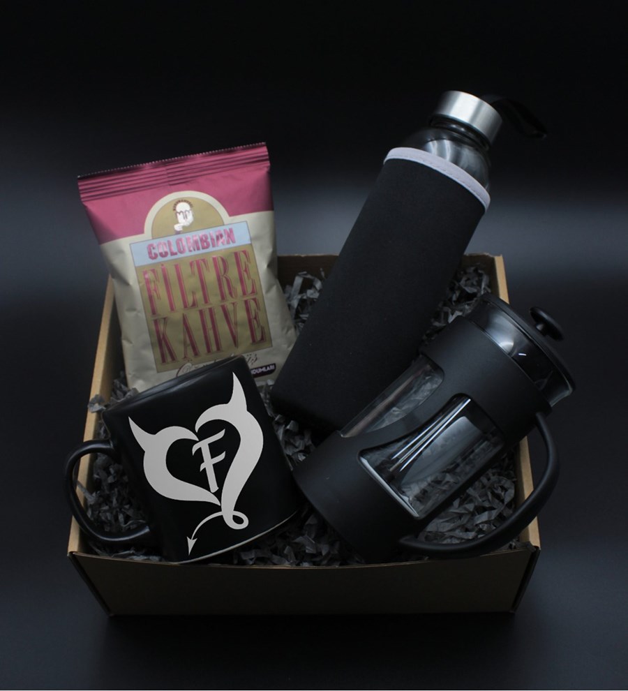 Sevgililer Gününe Özel H2O Kılıflı Cam Suluk& Kişiye Özel Kalp Tasarımlı Gümüş Baş Harf  Baskılı Siyah Kupa &Siyah French Press & Colombian Filtre Kahve Hediye Seti