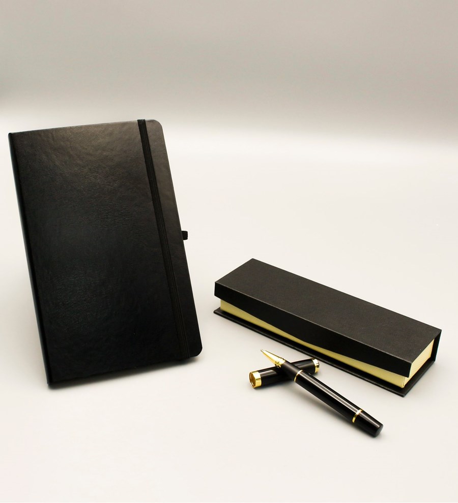 Siyah Defter & Özel Kutulu Roller Kalem Hediye Seti