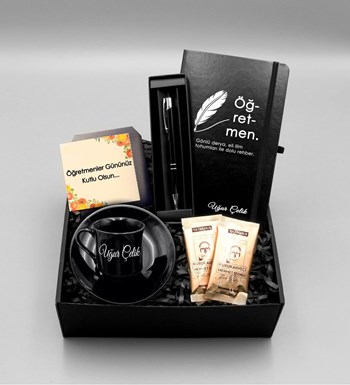 Öğretmenler Gününe Özel Tasarımlı İsim Soy İsimli Siyah Defter & Kişiye Özel Siyah Fincan & Siyah Roller Kalem & Mehmet Efendi Türk Kahvesi Hediye Seti