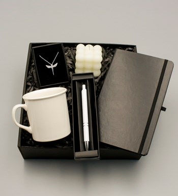 Siyah Defter & Beyaz Kupa & Melek Kolye & Beyaz Roller Kalem & Bubble Mum Hediye Seti