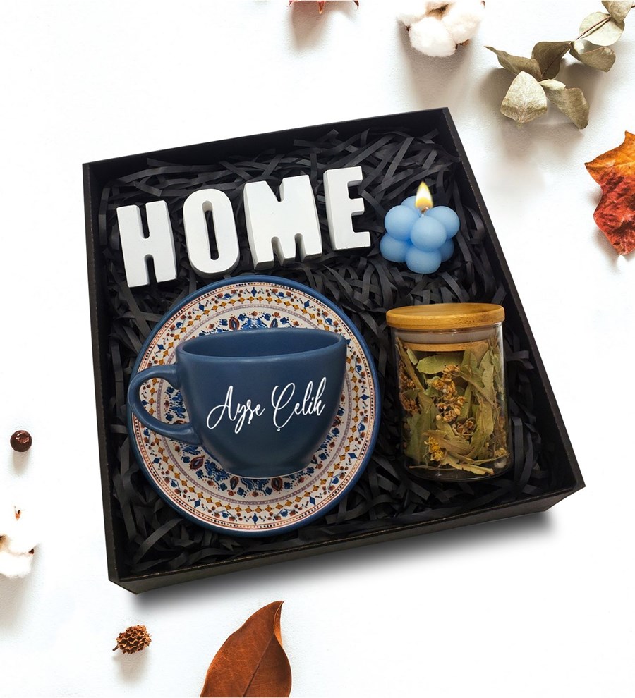 Kişiye Özel Mavi Fincan & Home Biblo & Bambu Kapaklı Kavanozda Ihlamur & Bubble Mum Hediye Seti