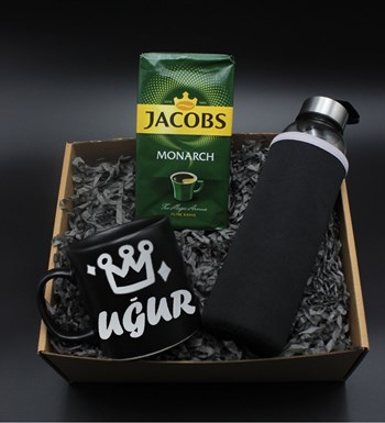 Sevgililer Gününe Özel H2O Kılıflı Cam Suluk& Kişiye Özel Baskılı Siyah Kupa & Jacobs Filtre Kahve Hediye Seti (Model 1)