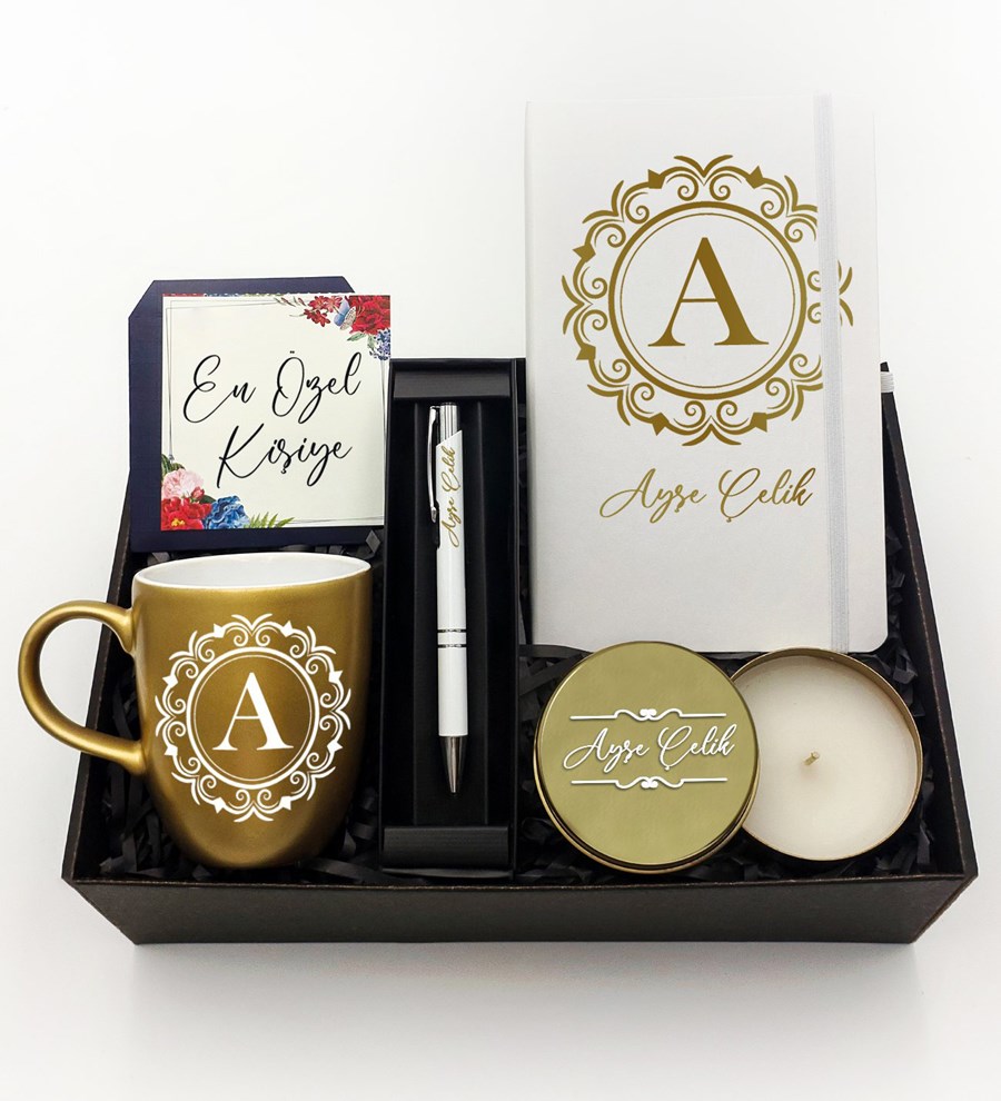 Kişiye Özel Beyaz Defter & Gold Kupa & Beyaz Kalem & Gold Metal Kutulu Mum Hediye Seti