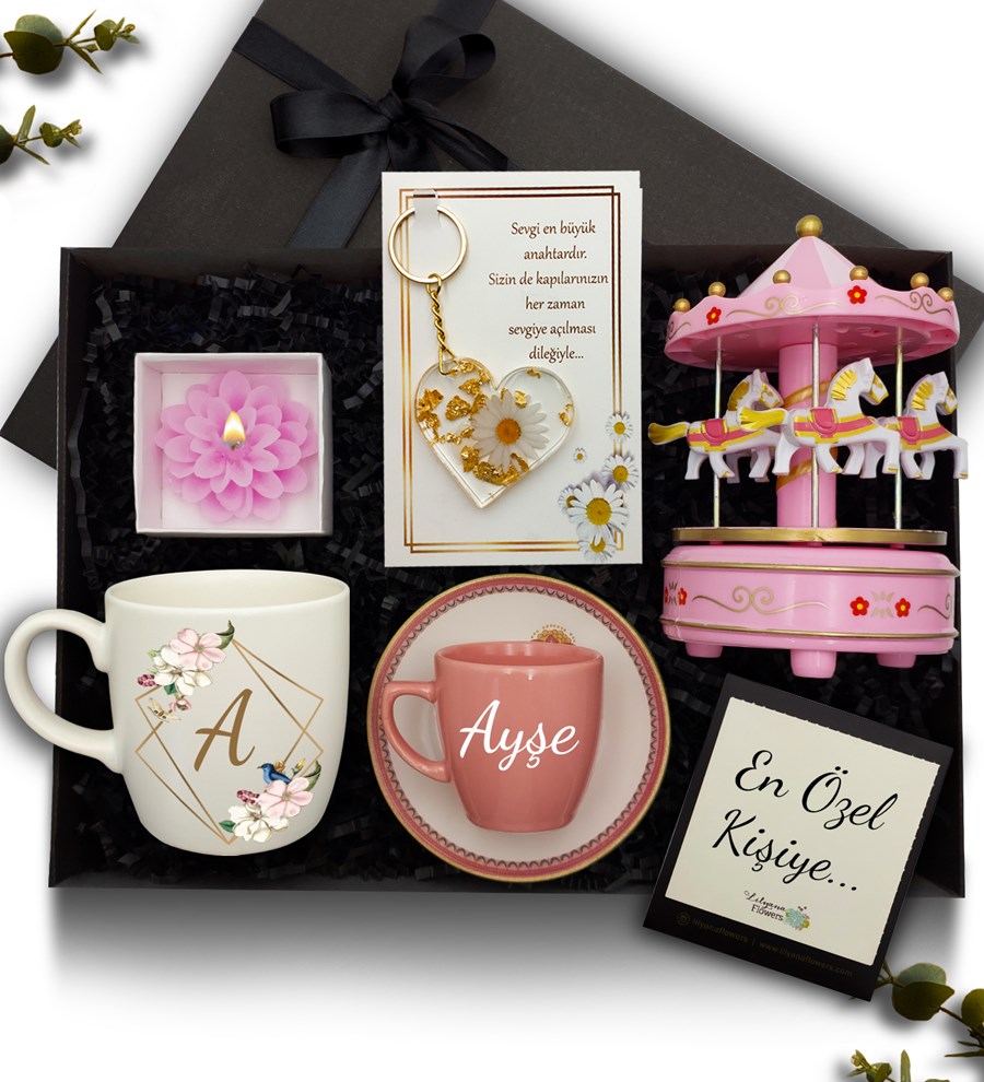 Pembe Fincan & Atlı Karınca & Kupa & Papatya Anahtarlık & Mum Hediye Seti