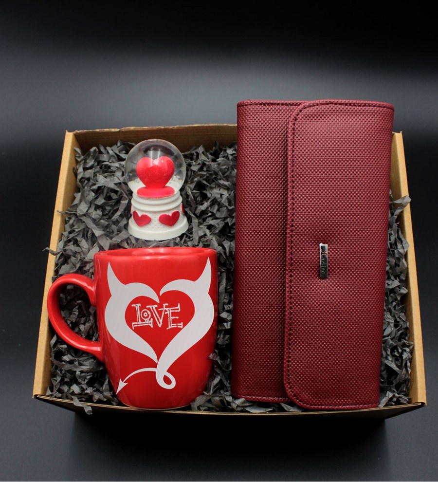 Sevgililer Gününe Özel, Özel Kalp Love Baskılı Kırmızı Kupa & Kalpli Kar Küresi & Kırmızı Kadın Cüzdanı Hediye Seti (Model 1)