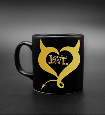Sevgililer Gününe Özel Gold & Gümüş Kalpli Love Baskılı Siyah Kupa (Model 2)