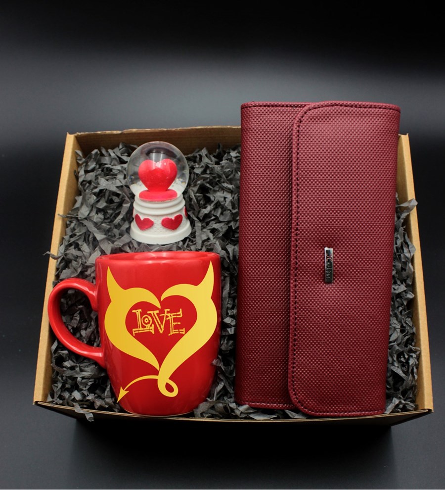 Sevgililer Gününe Özel, Özel Kalp Love Baskılı Kırmızı Kupa & Kalpli Kar Küresi & Kırmızı Kadın Cüzdanı Hediye Seti (Model 2)