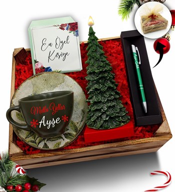 Kasa İçerisinde Kişiye Özel Haki Çay Fincanı & Çam Ağacı Mum & Yeşil Kalem Hediye Seti