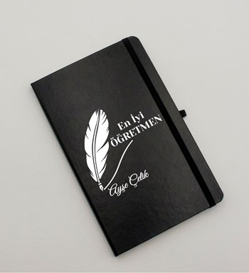 Öğretmenler Gününe Özel En İyi Öğretmen Tasarımlı Siyah Defter & Beyaz Kupa & Şal & Beyaz Roller Kalem Hediye Seti
