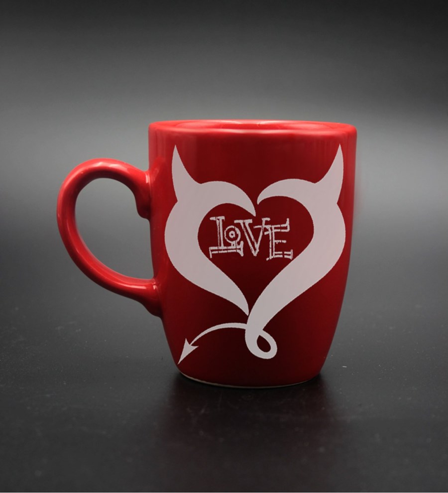 Sevgililer Gününe Özel, Kalpli Love Baskılı Kırmızı Kupa & Gümüş Kaplama Melek Kolye & Kırmızı Kadın Cüzdanı Hediye Seti (Model 1)