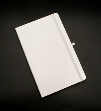 Lilyana Flowers - Beyaz Defter & Siyah Kupa & Beyaz Roller Kalem Hediye Seti