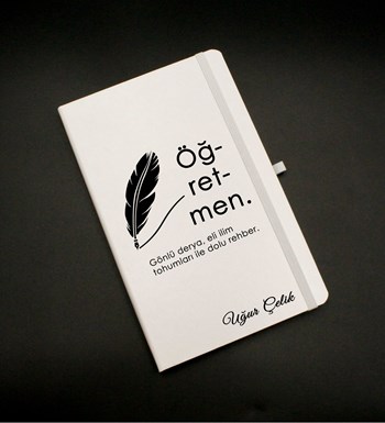 Öğretmenler Gününe Özel Tasarımlı İsim Soy İsimli Beyaz Defter & Kişiye Özel Siyah Fincan & Beyaz Roller Kalem & Mehmet Efendi Türk Kahvesi Hediye Seti