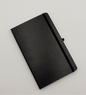 Siyah Defter & Beyaz Kupa & Melek Kolye & Beyaz Roller Kalem & Bubble Mum Hediye Seti