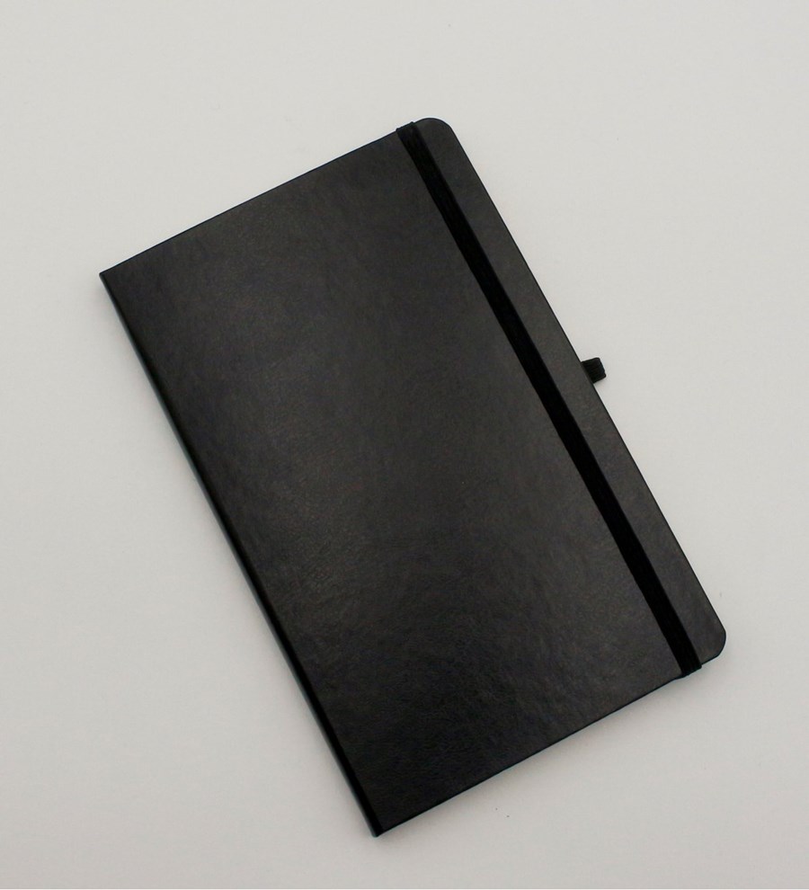 Siyah Defter & Beyaz Kupa & Melek Kolye & Beyaz Roller Kalem & Bubble Mum Hediye Seti