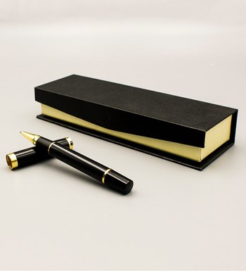 Beyaz Defter & Beyaz Kupa & Kutusuyla Siyah Roller Kalem Hediye Seti