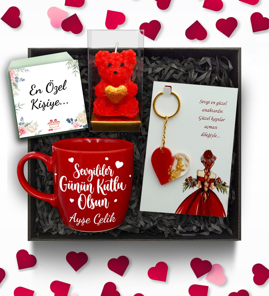 Sevgililer Günü Temalı Kişiye Özel Kırmızı Kupa & Ayıcık Mum & Kalpli Kırmızı Anahtarlık Hediye Seti