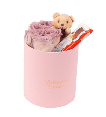 Yuvarlak Pembe Kutuda Ayıcıklı Kinderli Lila Gül