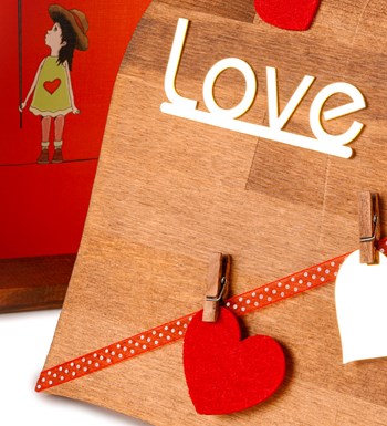 Sevgililer Günü Özel Aynalı Love ve Kalp Baskılı Çerçeve, Ahşap Kalp Hediye Seti