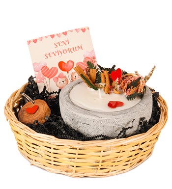 Keçe Kalpli Anahtarlık ve Kayıp Hazineler Soya Wax Mum Hediye Sepeti