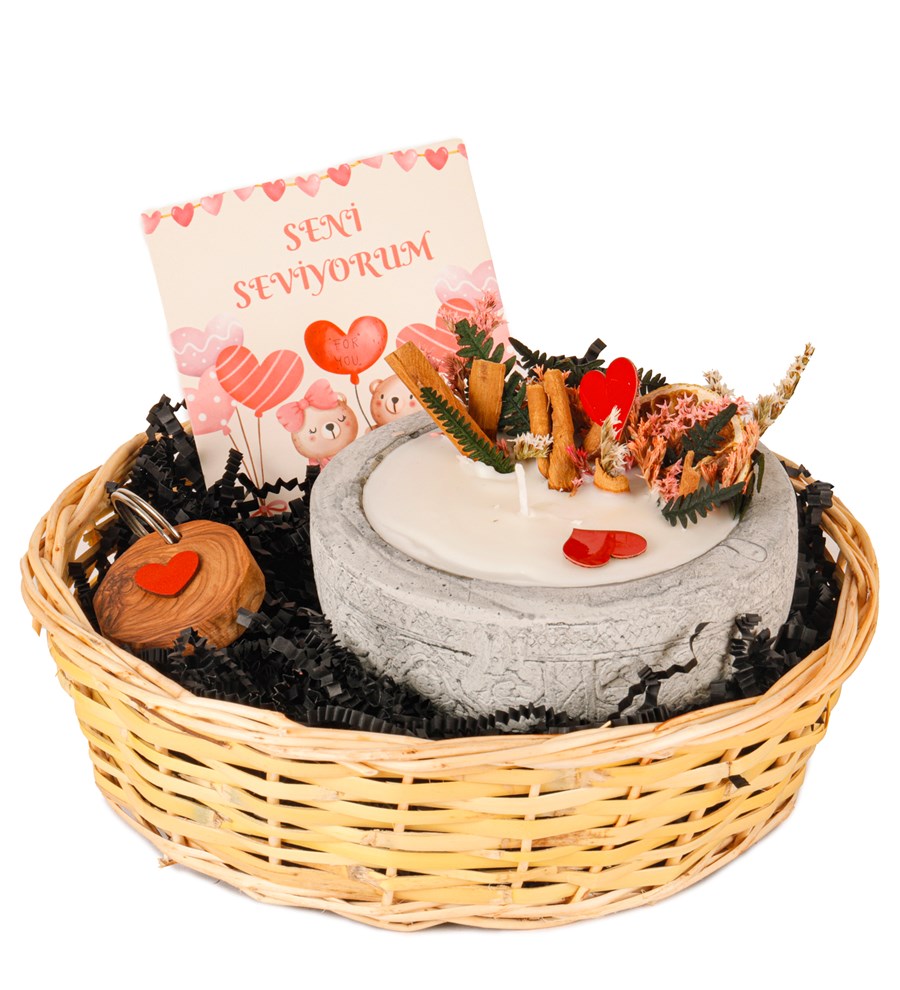 Keçe Kalpli Anahtarlık ve Kayıp Hazineler Soya Wax Mum Hediye Sepeti