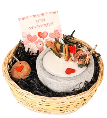 Keçe Kalpli Anahtarlık ve Kayıp Hazineler Soya Wax Mum Hediye Sepeti
