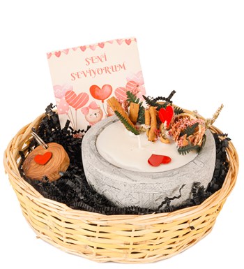 Keçe Kalpli Anahtarlık ve Kayıp Hazineler Soya Wax Mum Hediye Sepeti