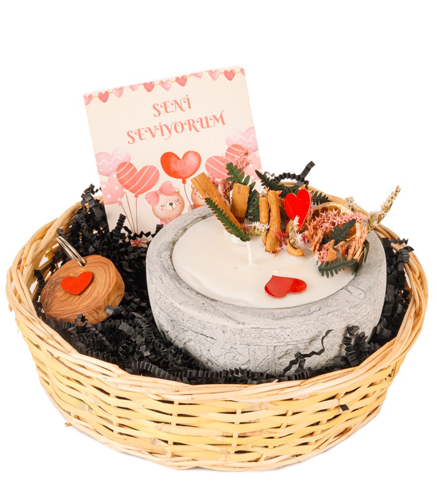 Keçe Kalpli Anahtarlık ve Kayıp Hazineler Soya Wax Mum Hediye Sepeti