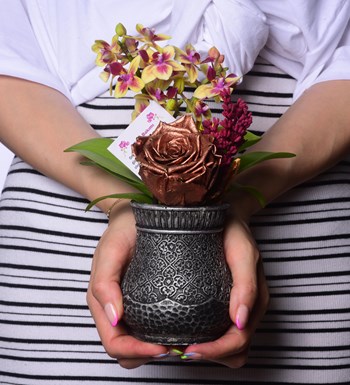 Vase in Ottoman Serisi Mini Sarı Orkide ve Metalik Bakır Solmayan Gül 