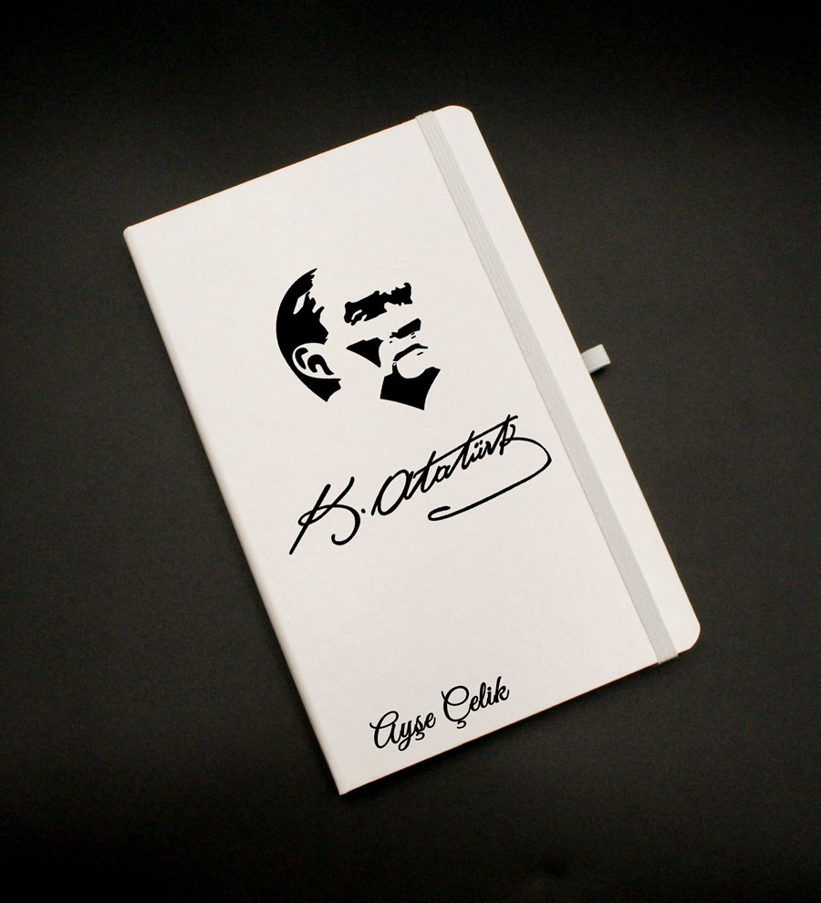 Kişiye Özel İsim Soyisimli  Atatürk Tasarımlı Beyaz Defter & Siyah Kupa & Beyaz Roller Kalem Hediye Seti