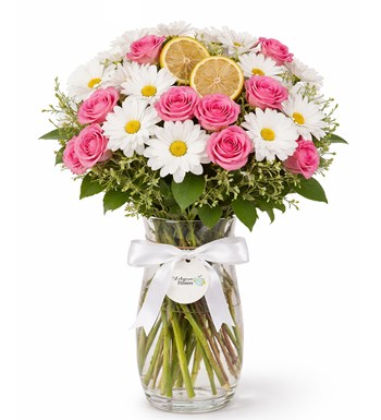 Lilyana Flowers - Limon Dokunuşlu Pembe Çardak Güllü Vazoda Beyaz Papatya