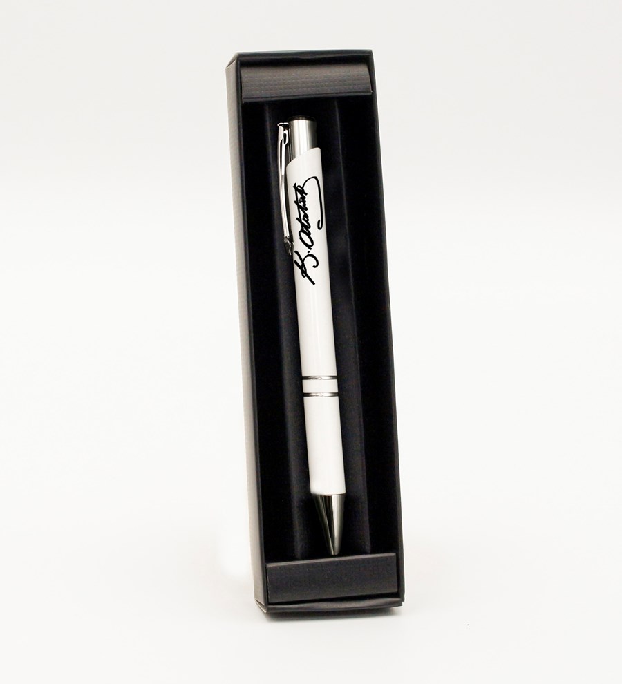 Kişiye Özel İsim Soyisimli  Atatürk Tasarımlı Beyaz Defter & Siyah Kupa & Beyaz Roller Kalem Hediye Seti