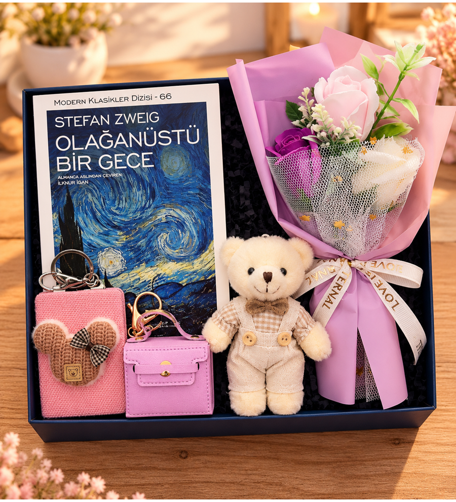 Kitap Mini Ayıcık Buketi Ayna Çanta Charmı ve Peluş Anahtarlık Hediye Seti