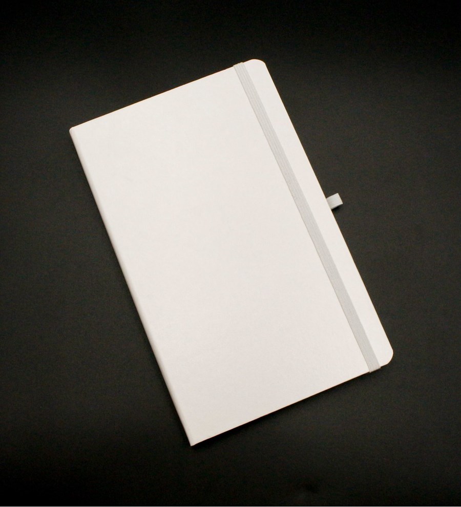 Beyaz Defter & Siyah Kupa & Kutusuyla Siyah Roller Kalem Hediye Seti