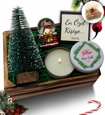Lilyana Flowers - Mini Kasa İçerisinde Kişiye Özel Metal Kutulu Mum & Çam Ağacı & Kar Küresi Hediye Seti