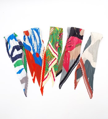 Kişiye Özel Kiremit Fincan & Fular & Kahve Yanı Cam Su Bardağı & Bubble Mum Hediye Seti