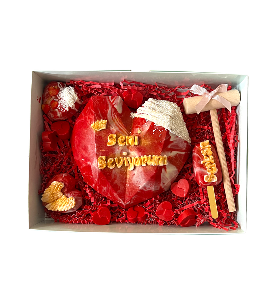Love Pinyata Box
