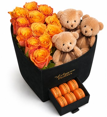 Lilyana Flowers - Kadife Kalpli Ayıcıklı Kutuda Macaronlu Turuncu Gül