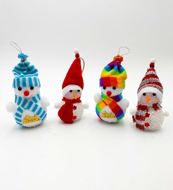 Yılbaşı Temalı Kişiye Özel Kırmızı Defter & Kar Küresi & Kardan Adam & Çorap Hediye Seti