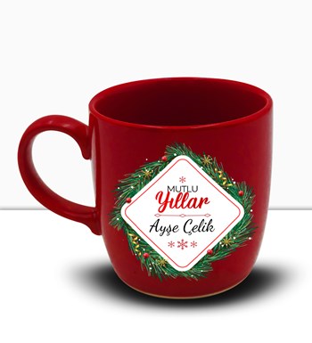 Lilyana Flowers - Kasa İçerisinde Kişiye Özel Kırmızı Kupa & Bambu Tabaklı Beyaz Fincan & Çam Ağacı & Kalem Hediye Seti