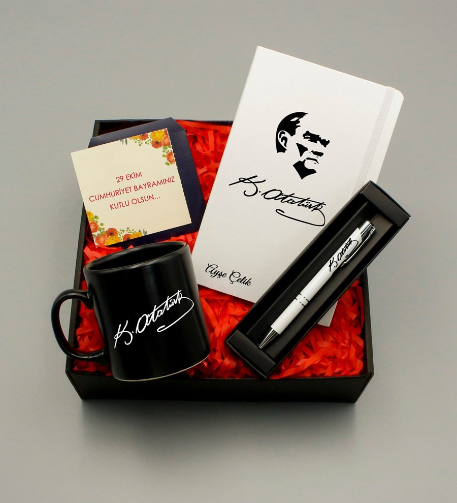 Kişiye Özel İsim Soyisimli  Atatürk Tasarımlı Beyaz Defter & Siyah Kupa & Beyaz Roller Kalem Hediye Seti