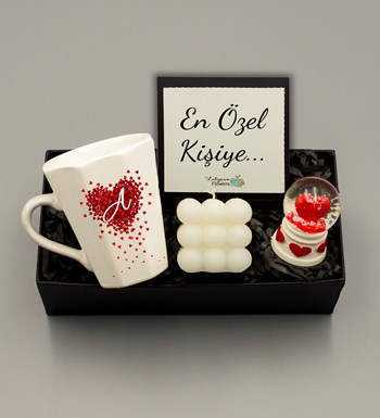 Lilyana Flowers - Kişiye Özel Beyaz Kupa & Bubble Mum & Kalp Detaylı Kar Küresi