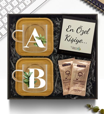 Lilyana Flowers - Kişiye Özel 2'li Bambu Tabaklı Cam Fincan Seti & Mehmet Efendi Türk Kahvesi Hediye Seti