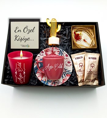 Lilyana Flowers - Kişiye Özel Pembe Fincan & Pembe Bardak Mum & Türk Kahvesi & Kaktüs Led Işıklı Lamba & Kokulu Sabun Hediye Seti