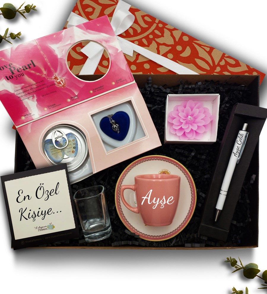 Pembe Fincan & İstiridye İnci Kolye & Mum & Kahve Yanı Cam Su Bardağı & Kalem Hediye Seti