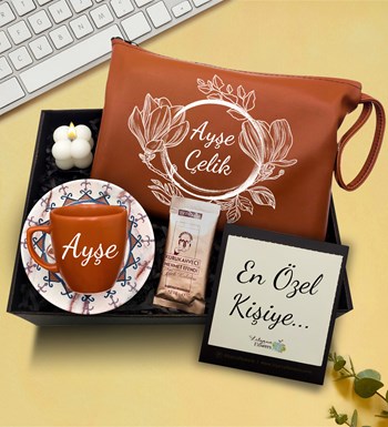 Lilyana Flowers - Kişiye Özel Kahverengi Makyaj Çantası & Kiremit Fincan & Bubble Mum & Türk Kahvesi Hediye Seti