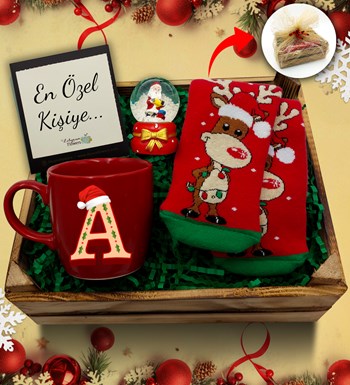 Lilyana Flowers - Kasa İçerisinde Kişiye Özel Kırmızı Kupa & Yılbaşı Çorabı & Kar Küresi Hediye Seti
