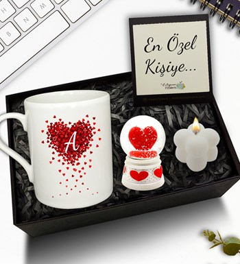 Lilyana Flowers - Kişiye Özel Beyaz Kupa & Bubble Mum & Kalp Detaylı Kar Küresi