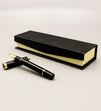 Lilyana Flowers - Beyaz Defter & Siyah Kupa & Siyah Roller Kalem Hediye Seti