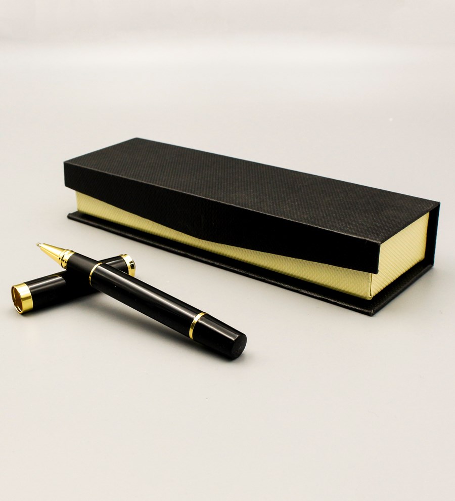 Beyaz Defter & Siyah Kupa & Siyah Roller Kalem Hediye Seti